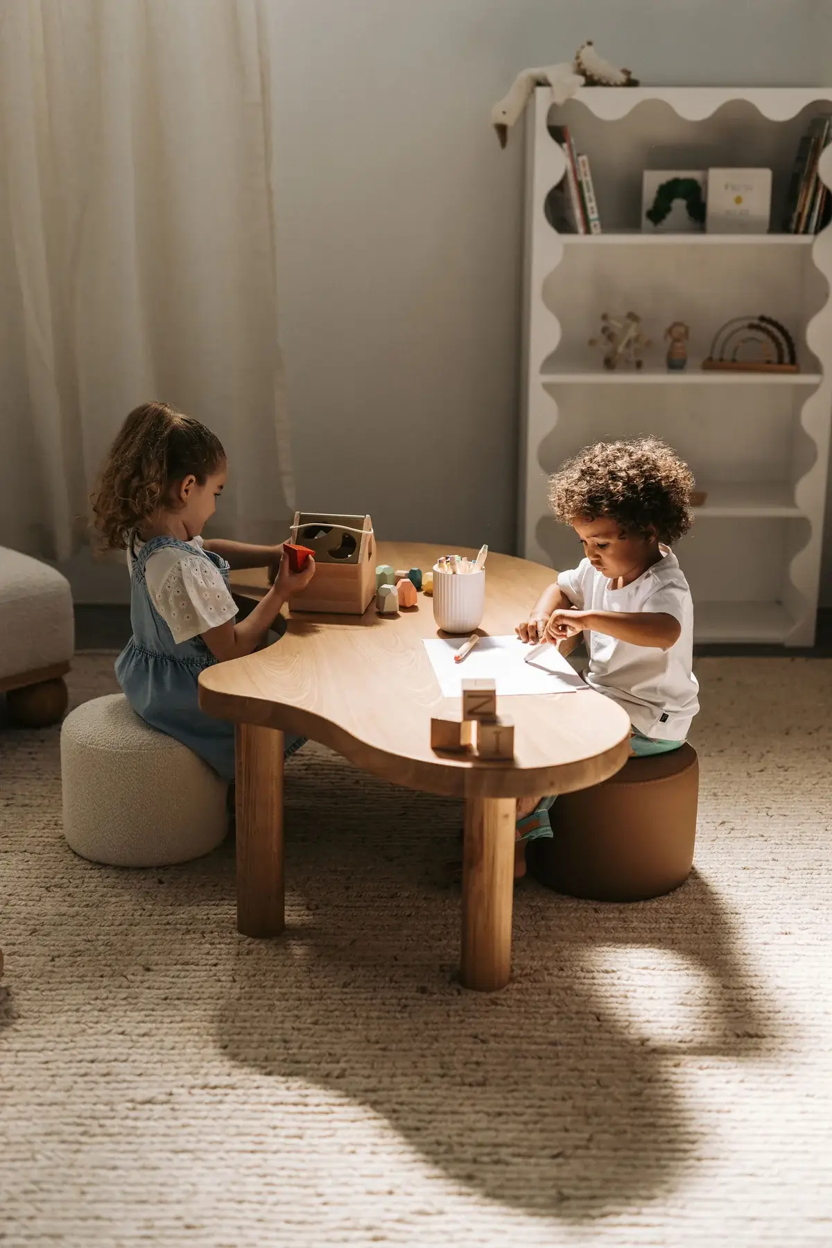 Mesa Orgânica Baby Wood em Carvalho Europeu